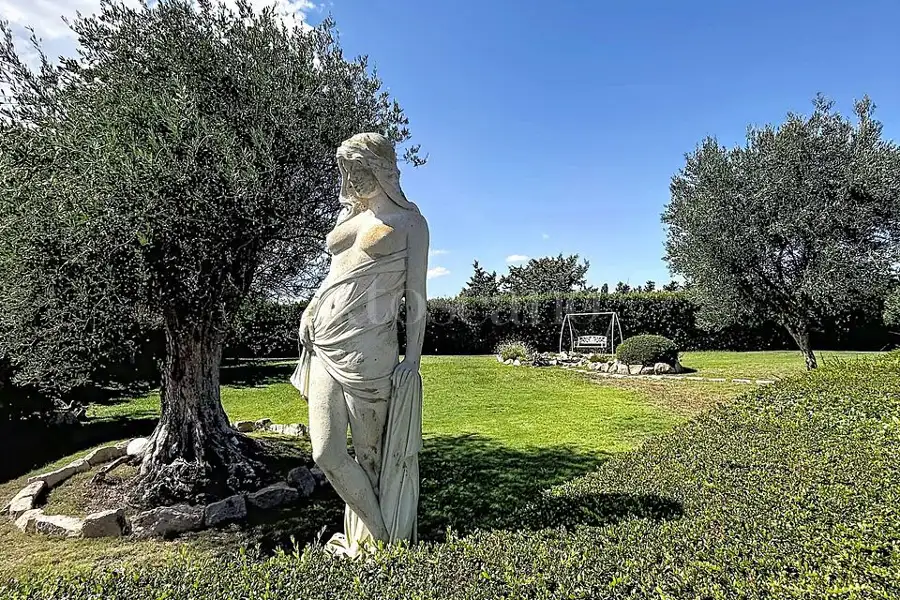 Casa Indipendente in vendita di 250 mq a €879.000 (rif. 203/2026)