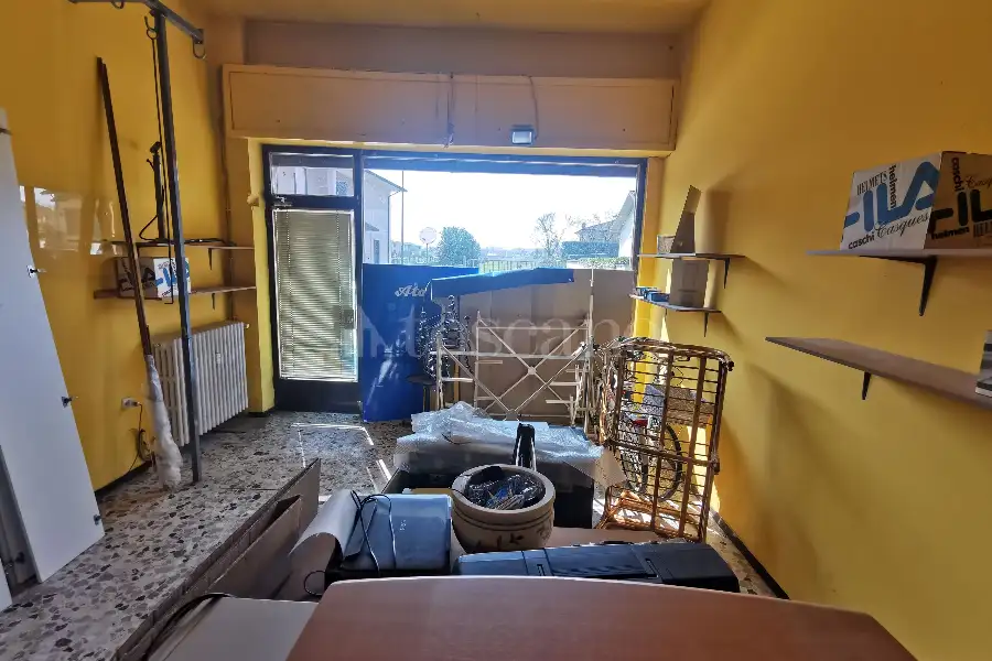 Negozio in vendita di 25 mq a €18.000 (rif. 36/2026)