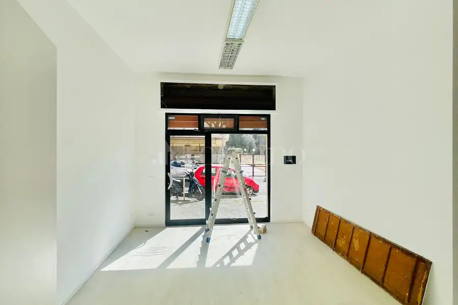 Negozio in affitto di 30 mq a €850 (rif. 50/2025)