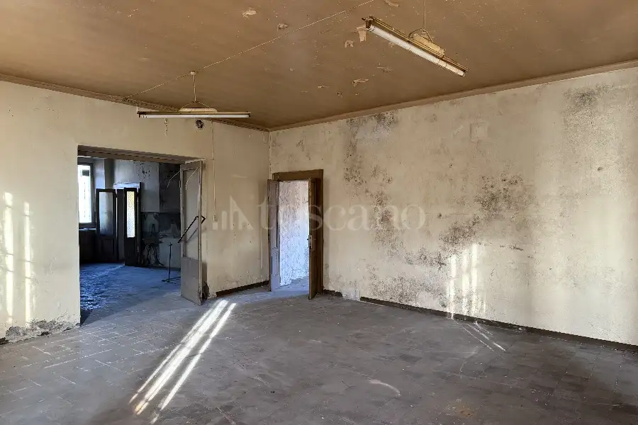 Rustico in vendita di 350 mq a €395.000 (rif. 3/2026)