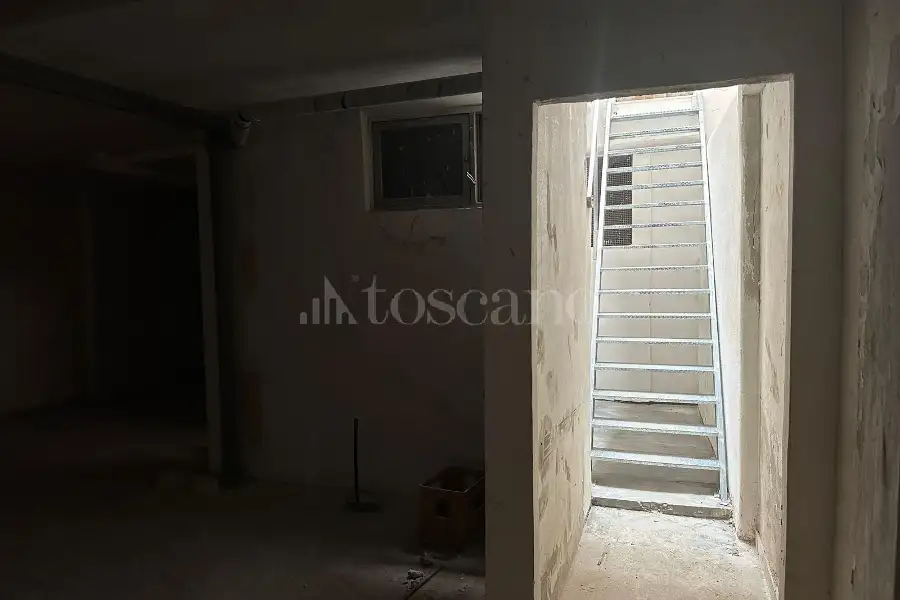 Negozio in vendita di 225 mq a €350.000 (rif. 51/2026)