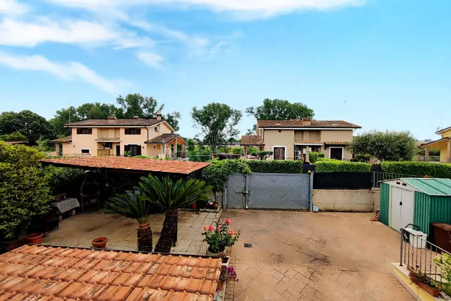 Villa Bifamiliare in vendita di 180 mq a €349.000 (rif. 42/2026)