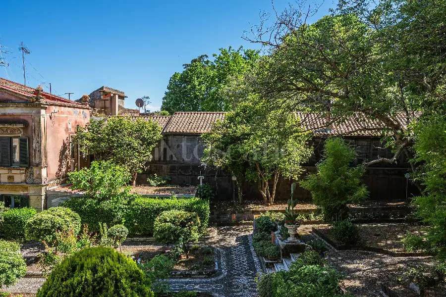 Villa in vendita di 1.200 mq a €4.250.000 (rif. 61/2026)