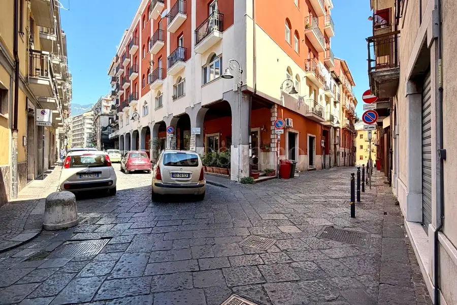 Negozio in vendita di 90 mq a €74.000 (rif. 141/2026)