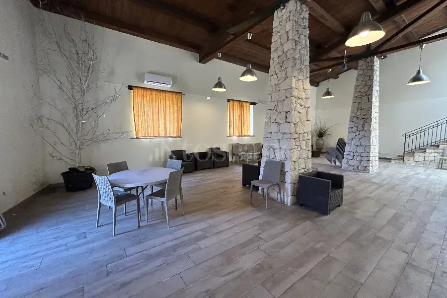 Villa in vendita di 700 mq a €720.000 (rif. 94/2026)