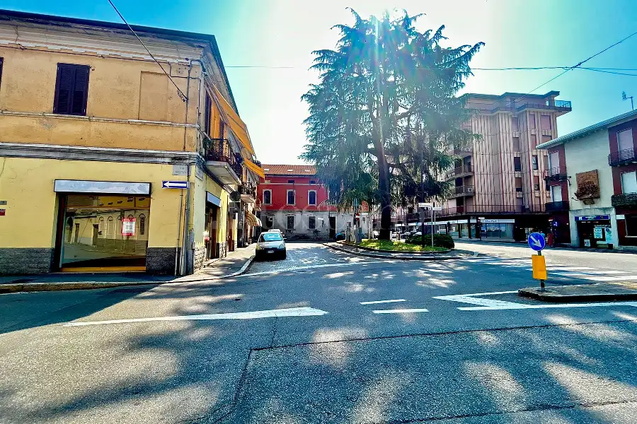 Negozio in affitto di 50 mq a €850 (rif. 20/2026)