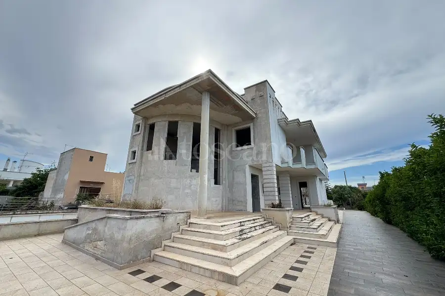 Villa in vendita di 750 mq a €920.000 (rif. 30/2026)