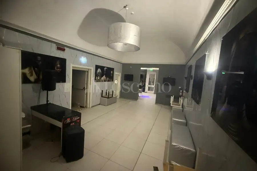 Villa in affitto di 4.735 mq a €6.500 (rif. 6/2026)