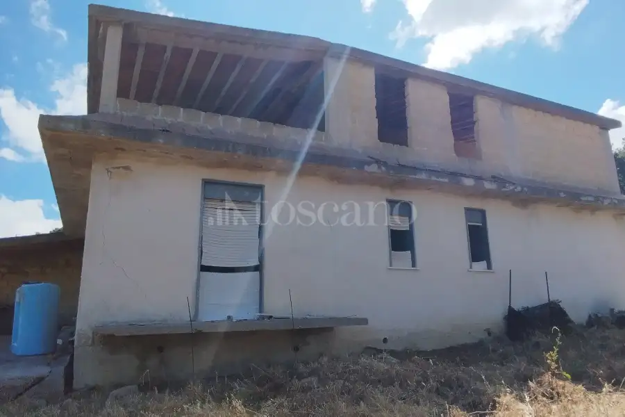 Villa in vendita di 230 mq a €89.000 (rif. 11/2025)