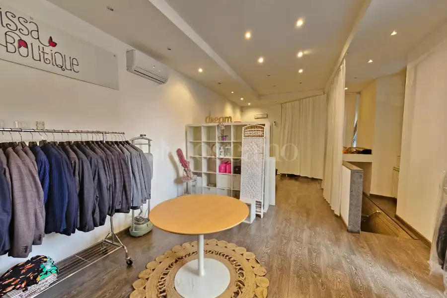 Negozio in affitto di 122 mq a €3.350 (rif. 15/2026)