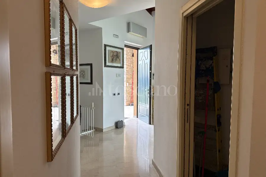 Villa in vendita di 230 mq a €950.000 (rif. 17/2026)