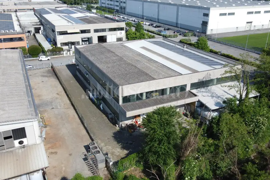 Capannone in vendita di 700 mq a €450,000 (rif. TS0083VE)