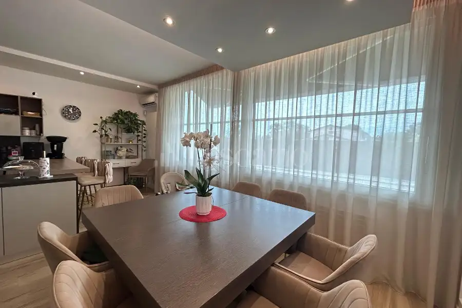 Villa Bifamiliare in vendita di 200 mq a €539.000 (rif. 52/2026)