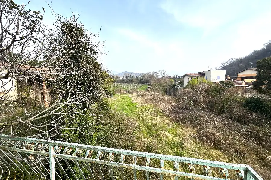 Casale in vendita di 3.000 mq a €850.000 (rif. 5/2026)