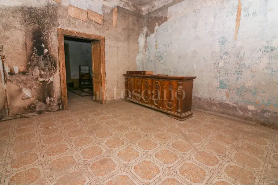 Casa Indipendente in vendita di 600 mq a €350.000 (rif. 27/2024)