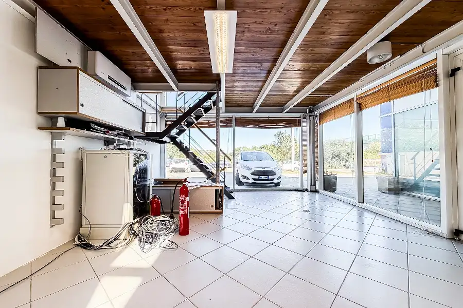 Negozio in vendita di 220 mq a €309.000 (rif. 8/2026)