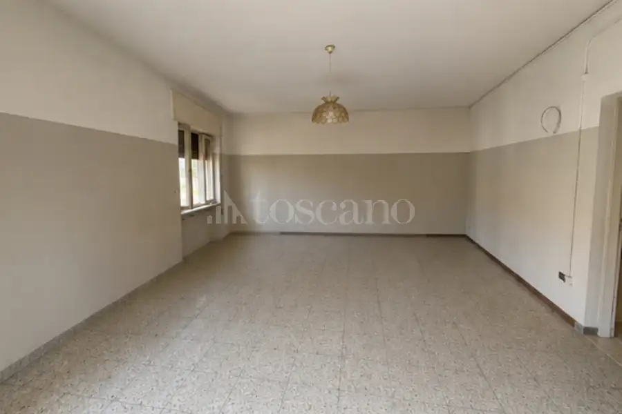 Negozio in vendita di 350 mq a €355.000 (rif. 23/2026)