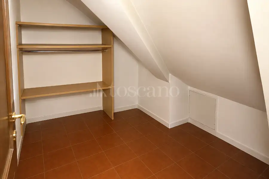 Attico in vendita di 230 mq a €189.000 (rif. 54/2026)