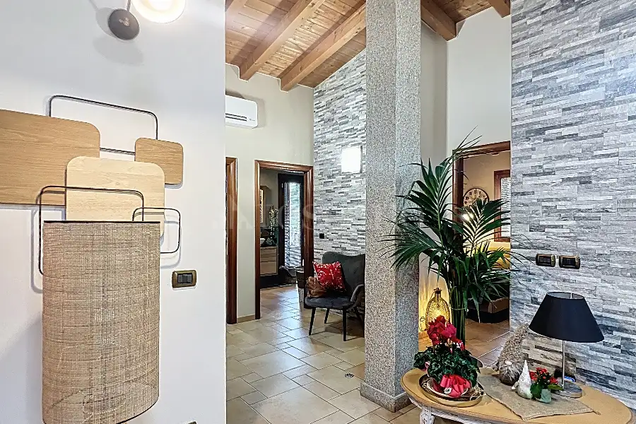 Villa Plurifamiliare in vendita di 480 mq a €680.000 (rif. 2/2026)