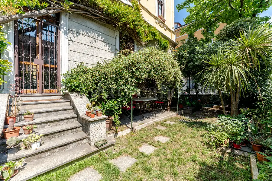 Casa in vendita di 360 mq trattativa riservata (rif. 44/2026)