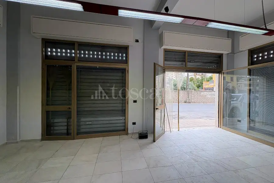 Negozio in affitto di 57 mq a €550 (rif. 92/2026)
