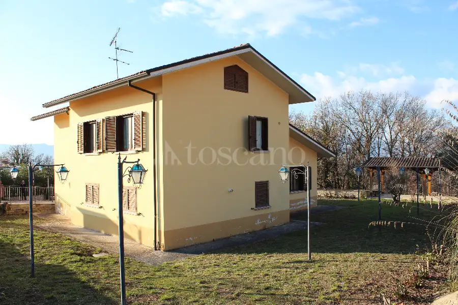 Villa in vendita di 270 mq a €255.000 (rif. 4/2026)