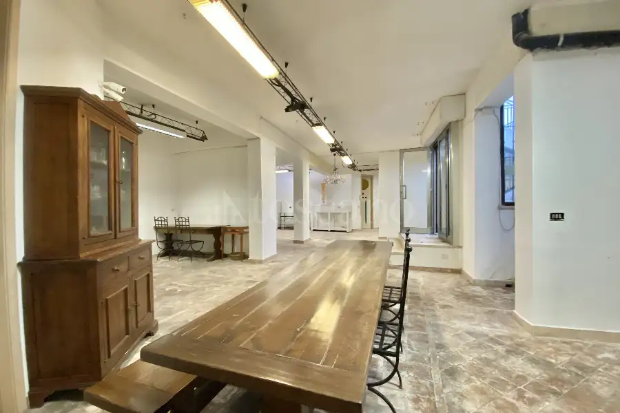 Negozio in vendita di 209 mq a €260.000 (rif. 11/2025)