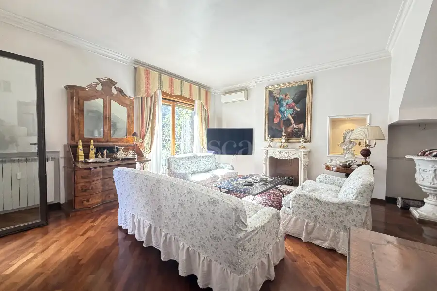 Attico in vendita di 250 mq a €990.000 (rif. 6/2026)