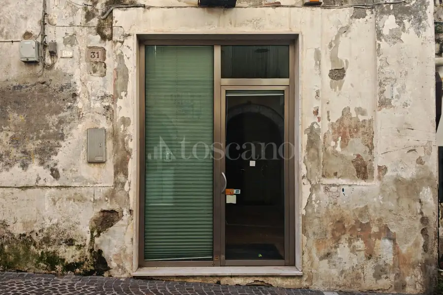 Negozio in affitto di 80 mq a €850 (rif. 11/2026)