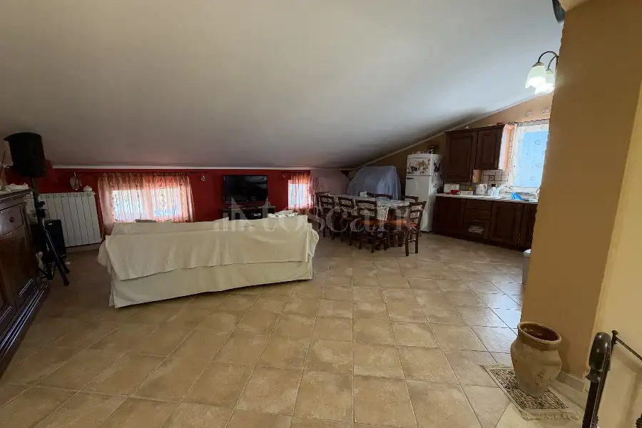 Villa Plurifamiliare in vendita di 400 mq a €399.000 (rif. 137/2026)