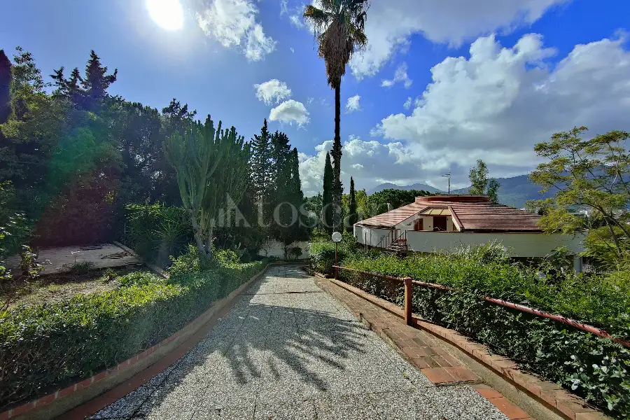 Villa in vendita di 565 mq a €995.000 (rif. 3/2026)