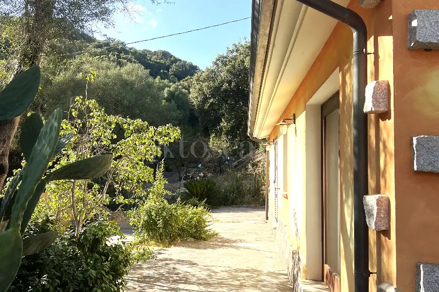 Casa Indipendente in vendita di 200 mq a €770.000 (rif. 37/2026)