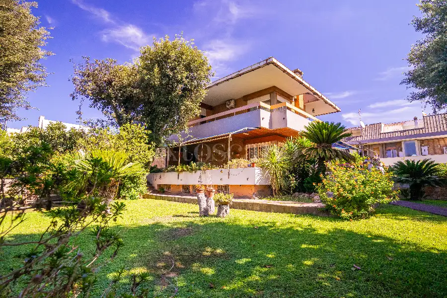 Villa in vendita di 400 mq a €780.000 (rif. 77/2025)