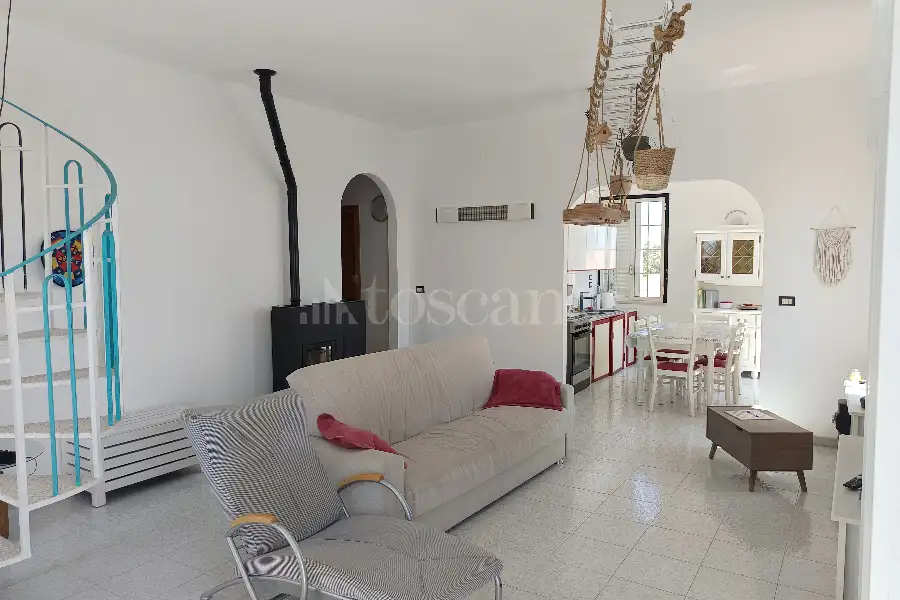 Villa in vendita di 470 mq a €698.000 (rif. 76/2026)