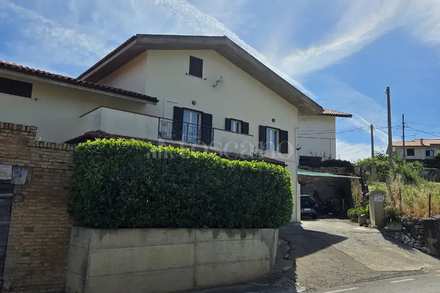Casale in vendita di 300 mq a €200.000 (rif. 21/2026)