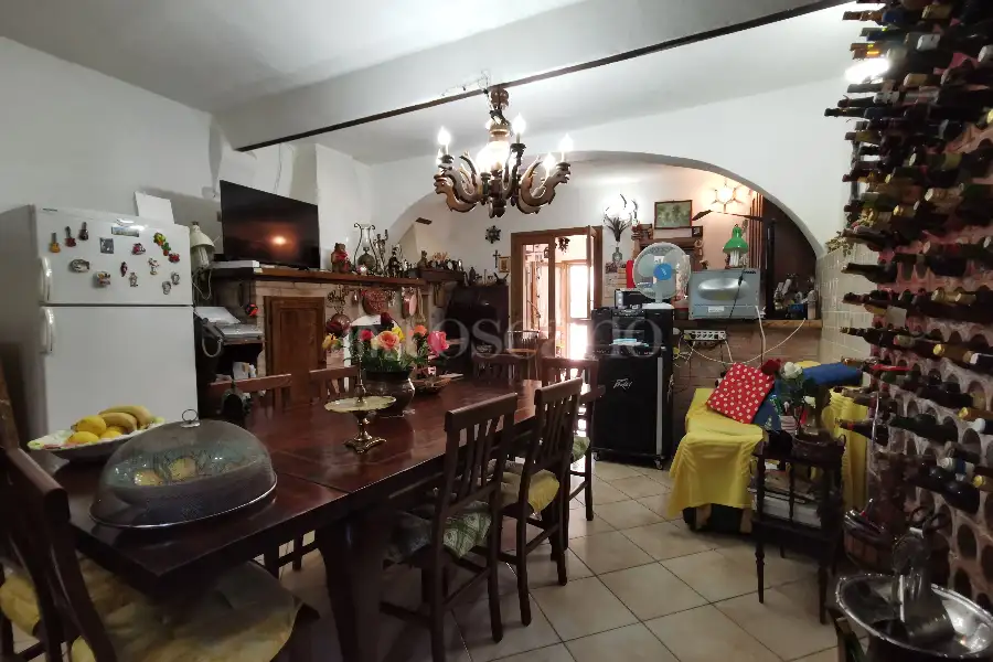 Casa in vendita di 280 mq a €380.000 (rif. 24/2021)