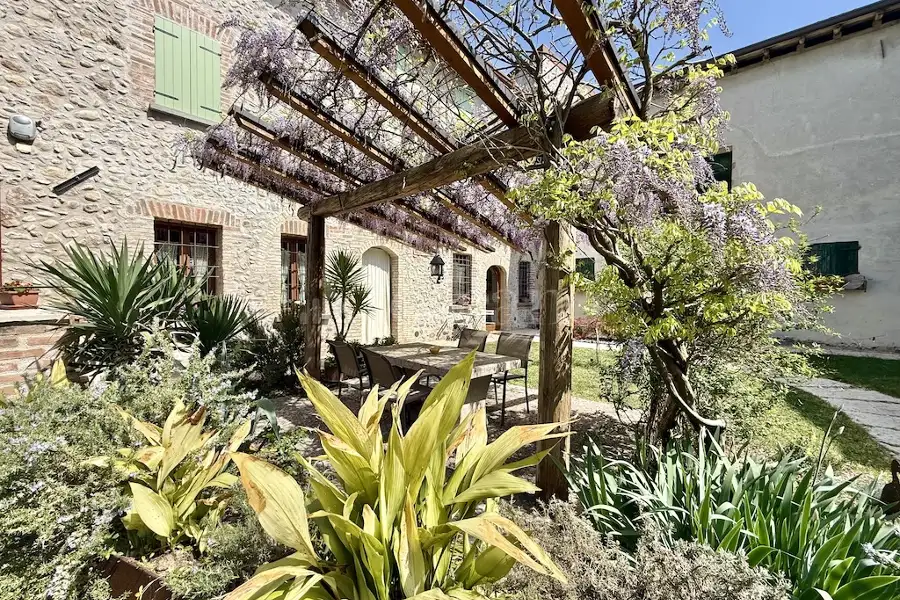 Villa in vendita di 600 mq a €980.000 (rif. 10/2026)