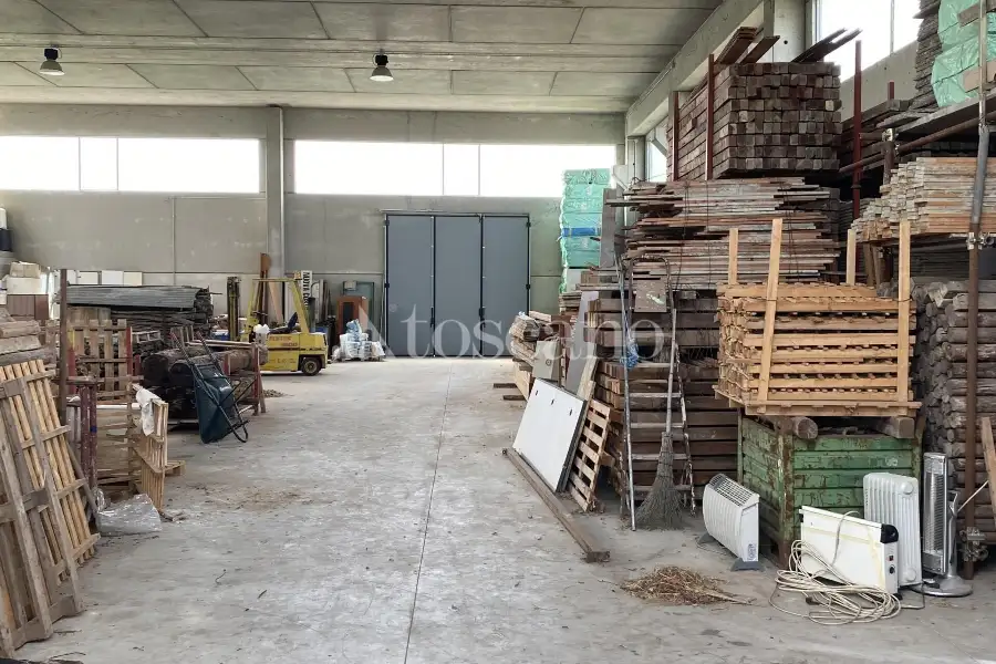Capannone in vendita di 600 mq a €290,000 (rif. TS0033VE.B)