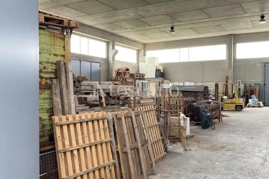 Capannone in vendita di 600 mq a €290,000 (rif. TS0033VE.B)
