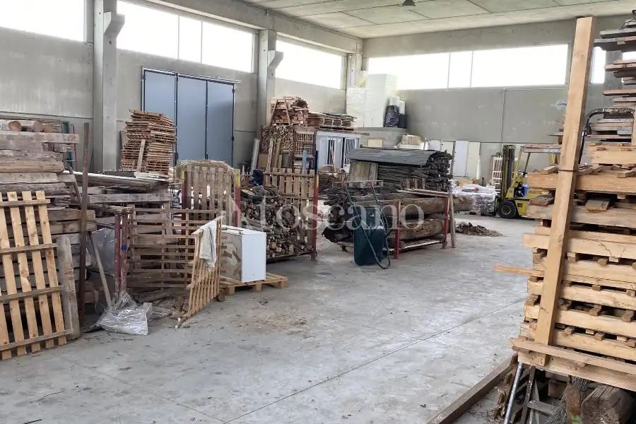 Capannone in vendita di 600 mq a €290,000 (rif. TS0033VE.B)