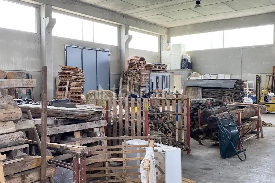 Capannone in vendita di 600 mq a €290,000 (rif. TS0033VE.B)