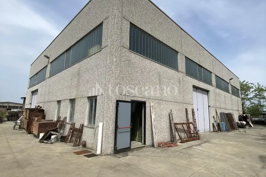 Capannone in vendita di 600 mq a €290,000 (rif. TS0033VE.B)