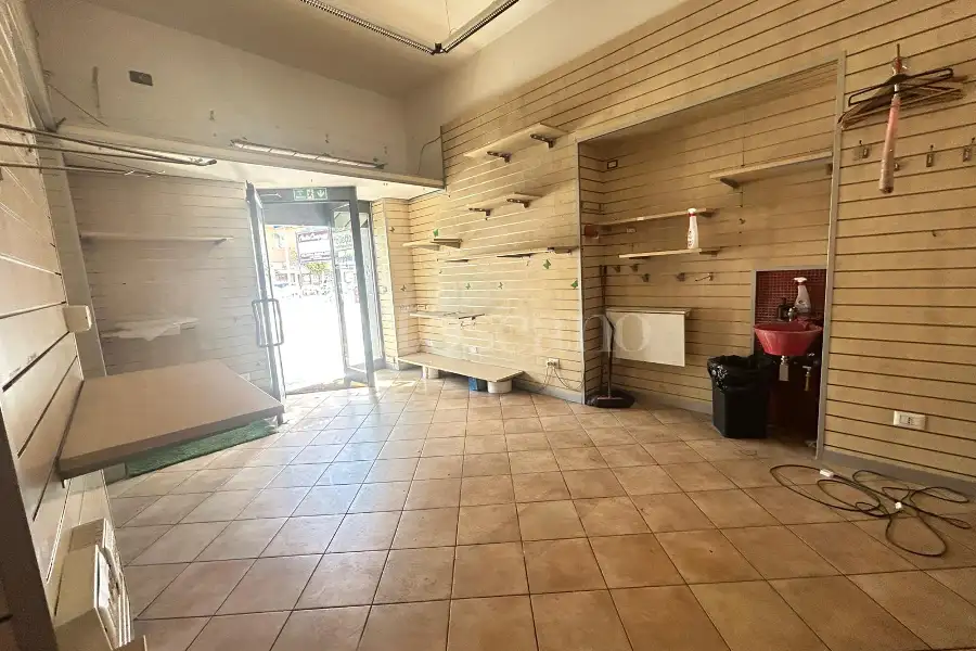 Negozio in affitto di 26 mq a €1.400 (rif. 21/2026)