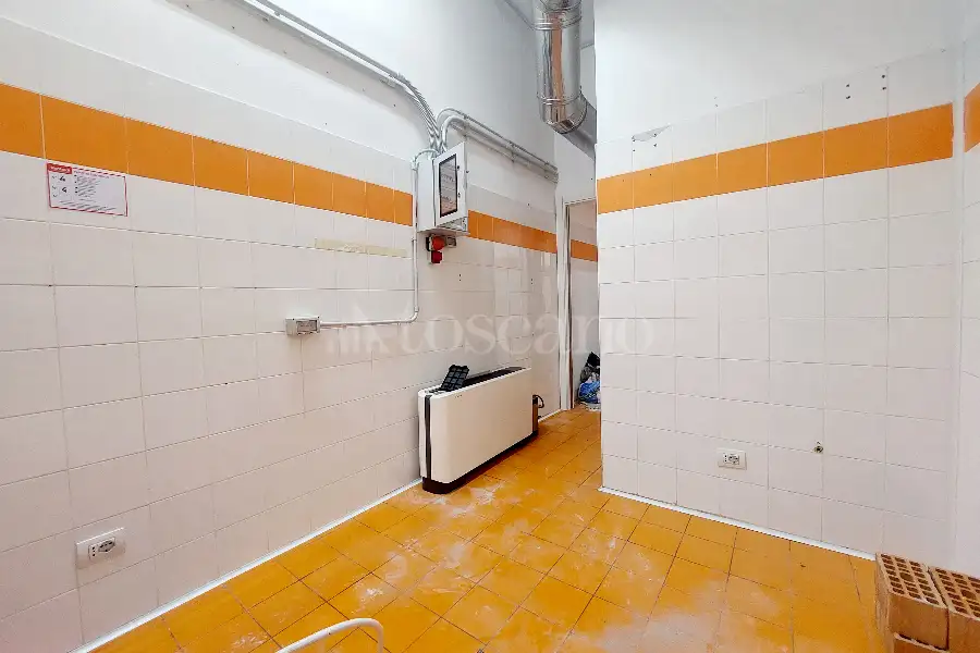 Negozio in affitto di 45 mq a €1.950 (rif. 3/2026)