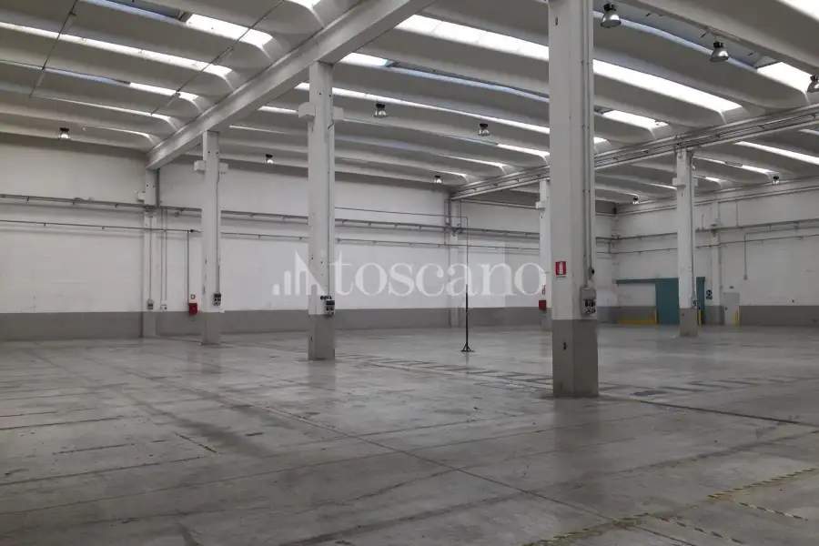 Capannone in vendita di 5000 mq a €1 (rif. LOGISTICA)