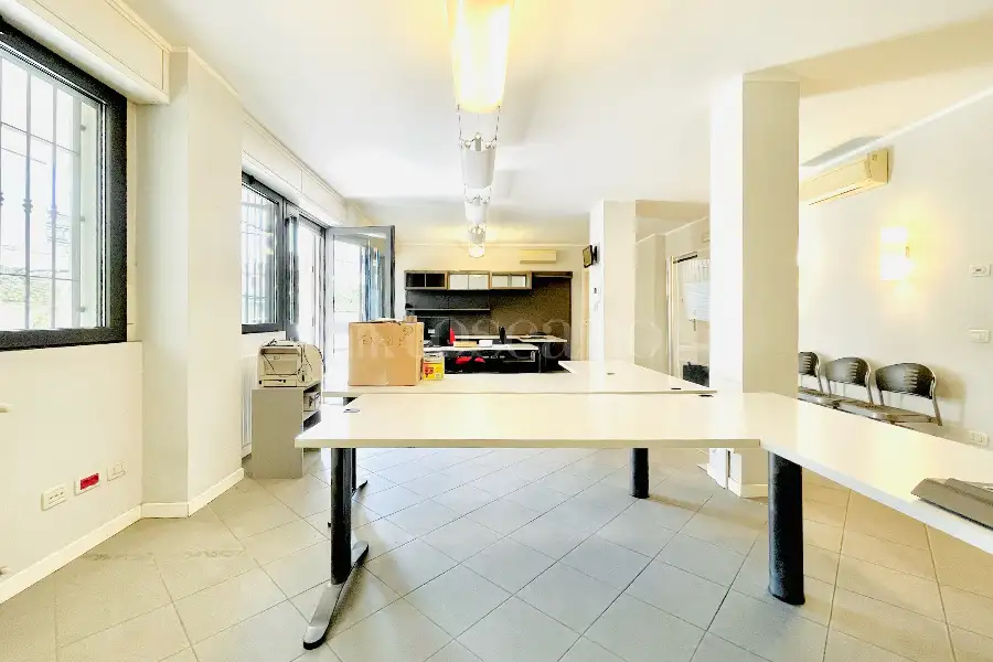 Ufficio in vendita di 300 mq a €650.000 (rif. 48/2026)