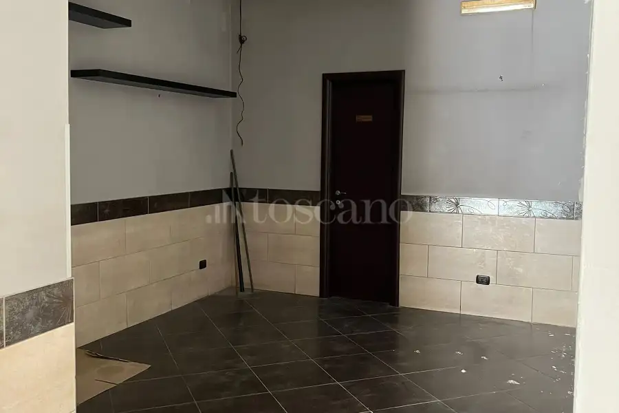 Negozio in affitto di 30 mq a €850 (rif. 65/2025)