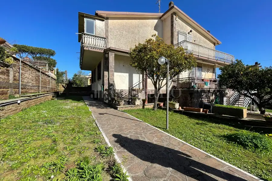 Villa in vendita di 300 mq a €495.000 (rif. 10/2026)