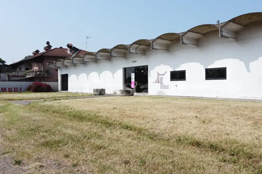 Capannone in vendita di 1800 mq a €145,000 (rif. TS0033VE.A)