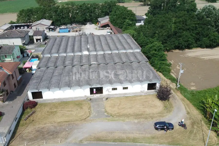 Capannone in vendita di 1800 mq a €145,000 (rif. TS0033VE.A)